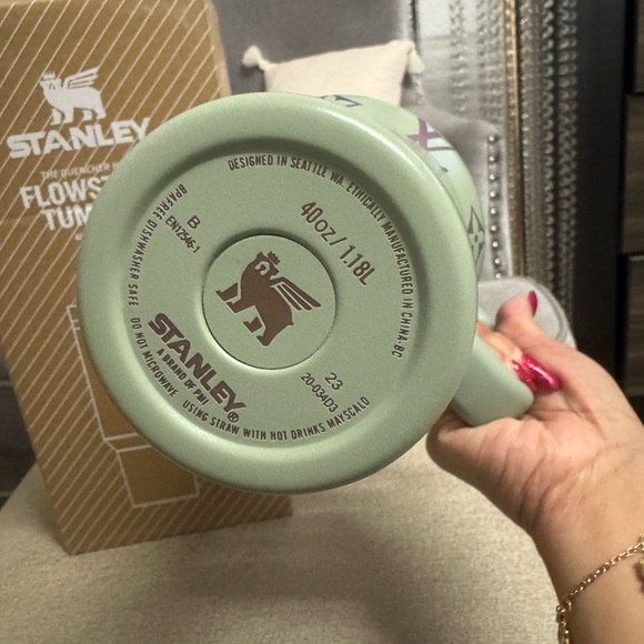 Stanley Flowstate Quencher Tumbler - Green with Multicolor Design - Picture 5 of 8